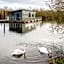 Berth 6 on Upton Lake, Upton-upon-Severn Home on Water