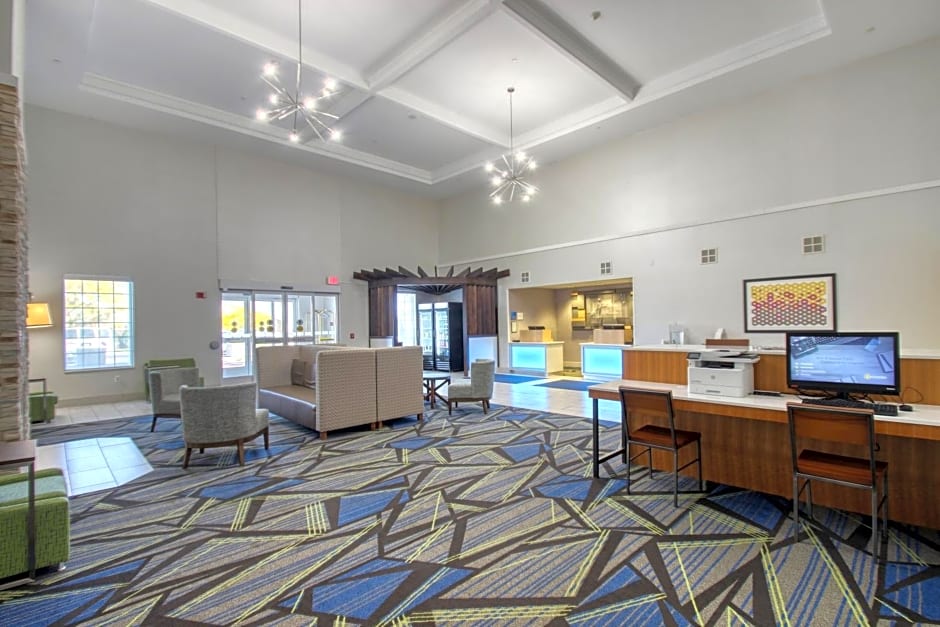 Holiday Inn Express Hotel & Suites Oshkosh - State Route 41