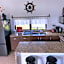 Escape to Paradise, Minimalist 4-BR Beachfront, 300 Mbps with amazing views