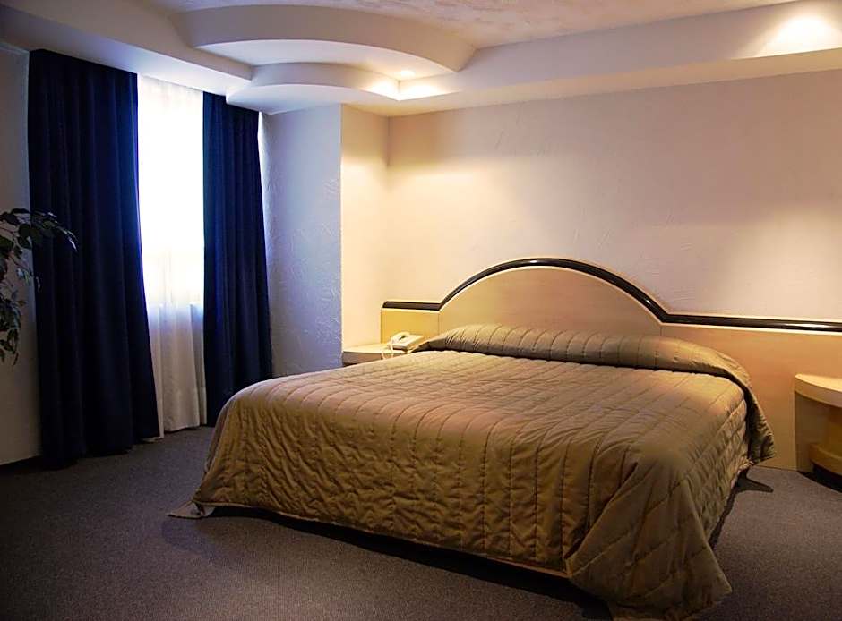 Porto Novo Hotel & Suites