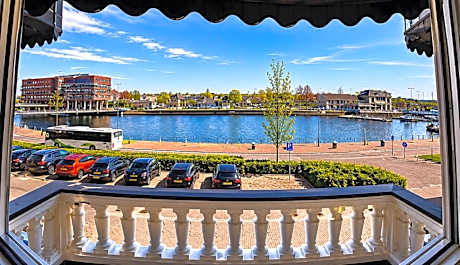 Grand Deluxe Double Room with Balcony