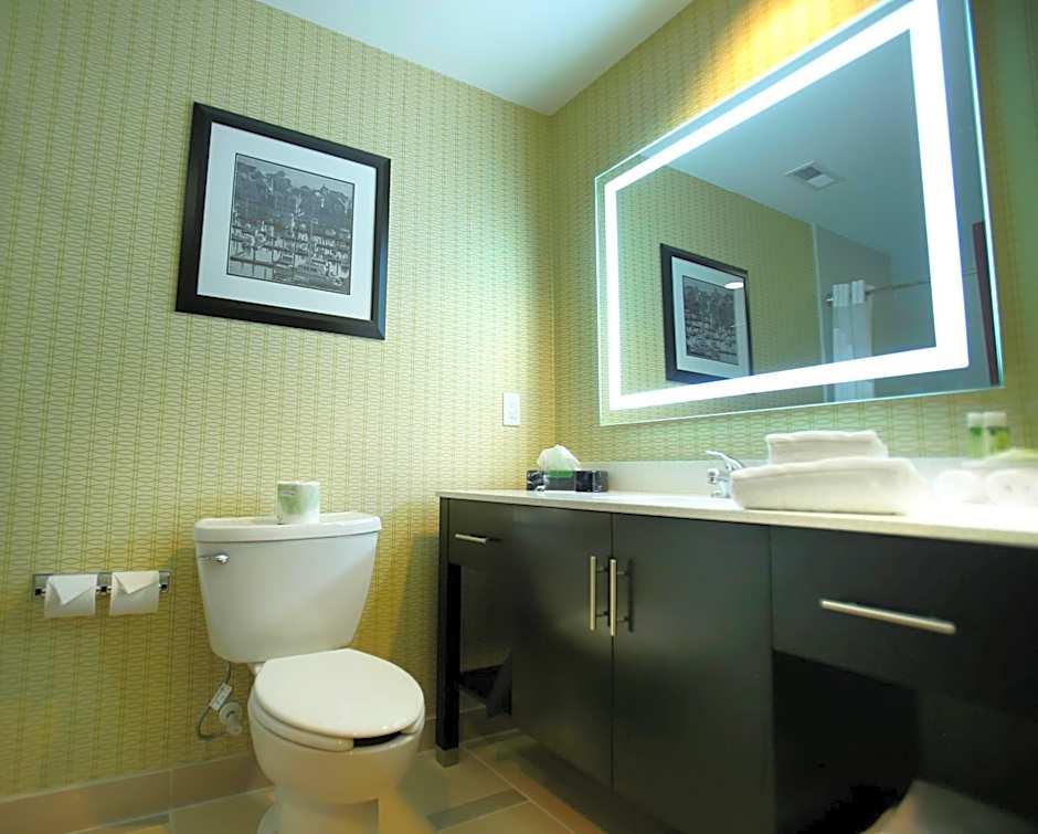 Holiday Inn Express & Suites Southport - Oak Island Area By IHG