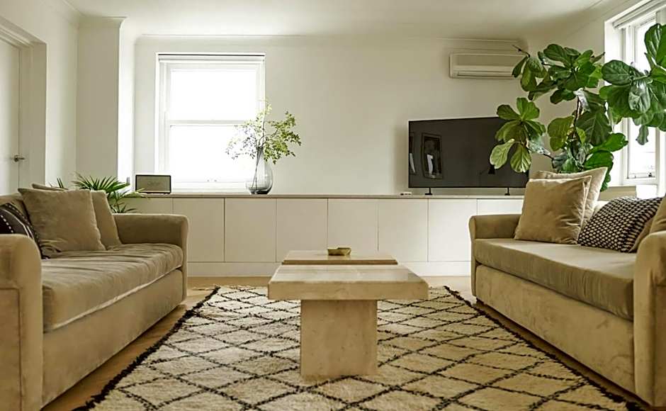 Europa House Apartments