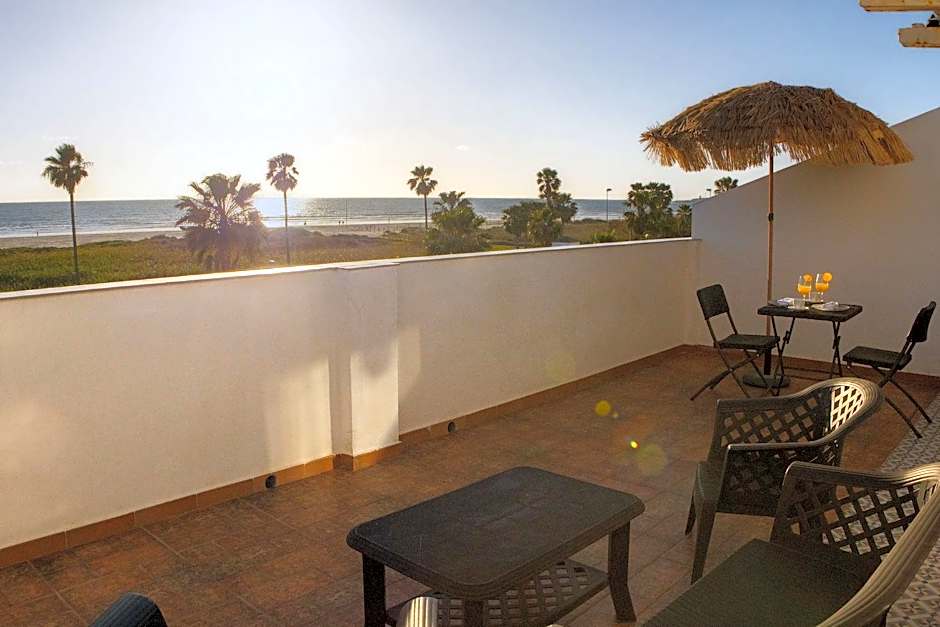 Hotel Playa Conil - Beachfront Studios & Suites