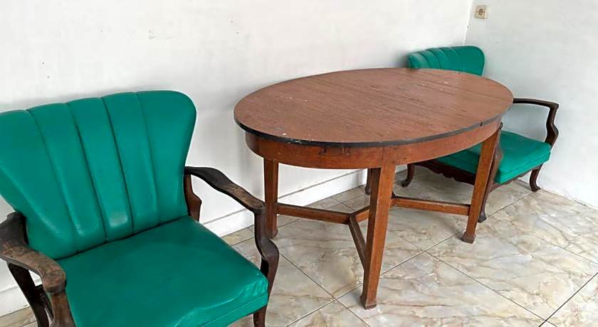 OYO LIFE 92844 Penginapan Cibodas