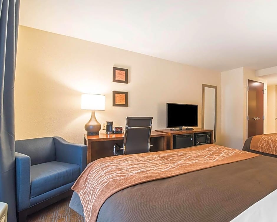 Comfort Inn & Suites Brattleboro I-91