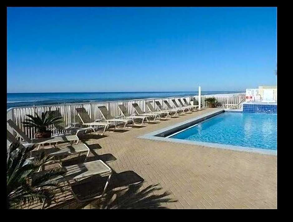 Beautiful Beachfront Views - The Retreat at Emerald Isle