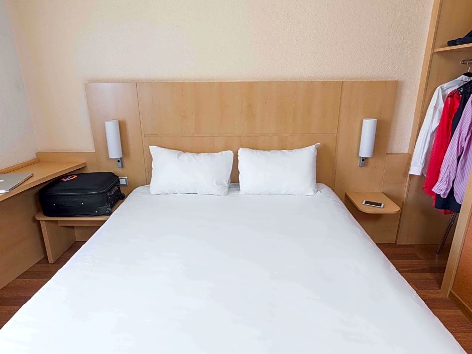 Foto 1 daripada 4 — Standard 1 Double Bed