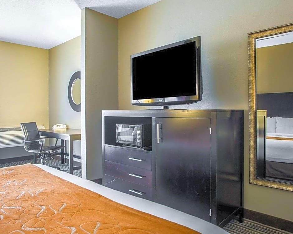 Holiday Inn Express & Suites Hayward, an IHG Hotel