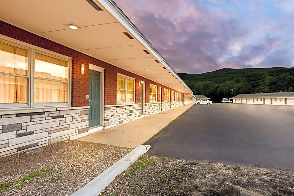 Rodeway Inn Gorham Riverside