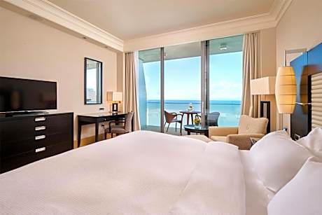 Deluxe Seafront View with Extra Bed (2 Adults + 1 Child)
