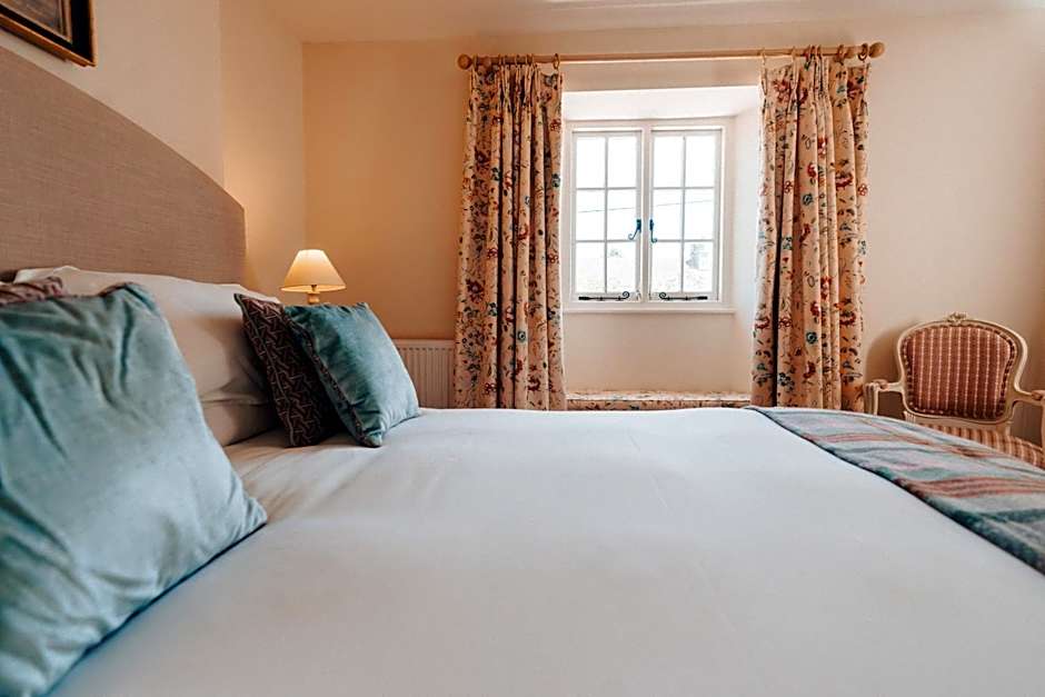 Cat and Custard Pot Inn