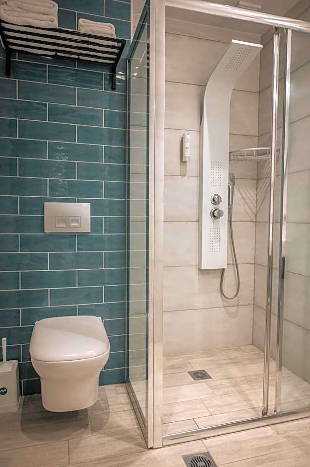 Elizabeth Queen Luxury Rooms