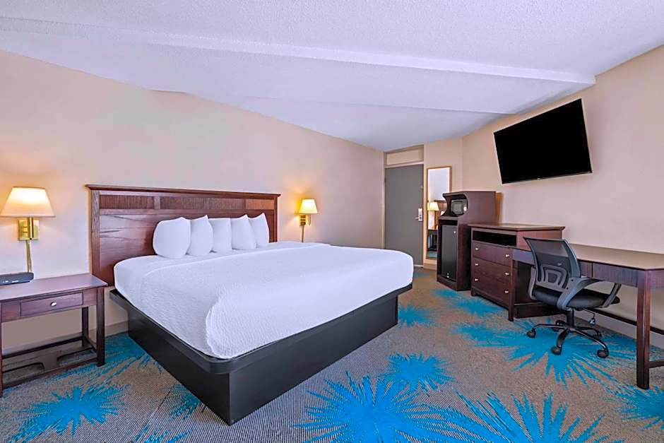 Days Inn by Wyndham Dubuque