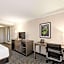 La Quinta Inn & Suites by Wyndham Cincinnati Sharonville