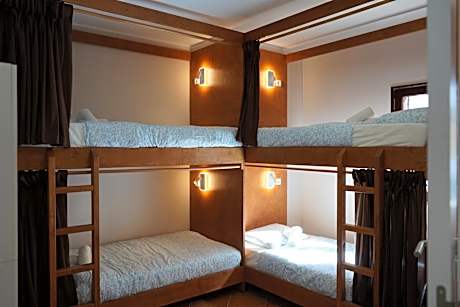 Single Bed in Mixed Dormitory Room