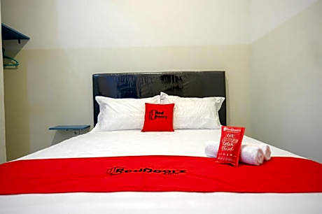 RedDoorz near Tamansari Shopping Center Salatiga