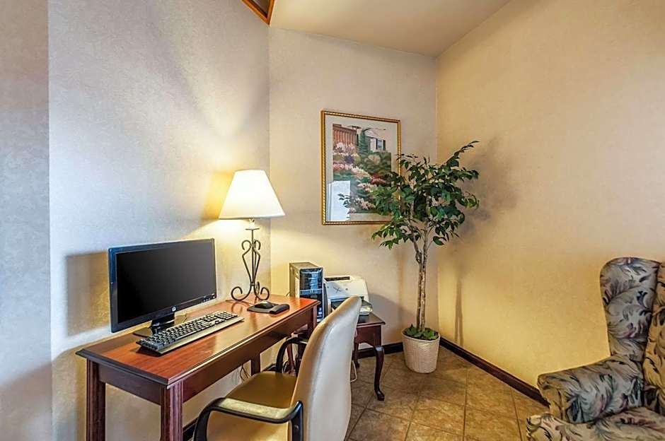 Econo Lodge Inn & Suites Middletown