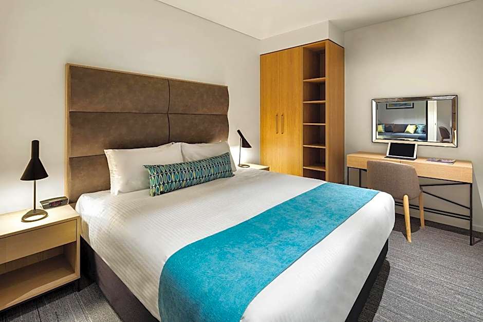 QUALITY HOTEL LAKESIDE