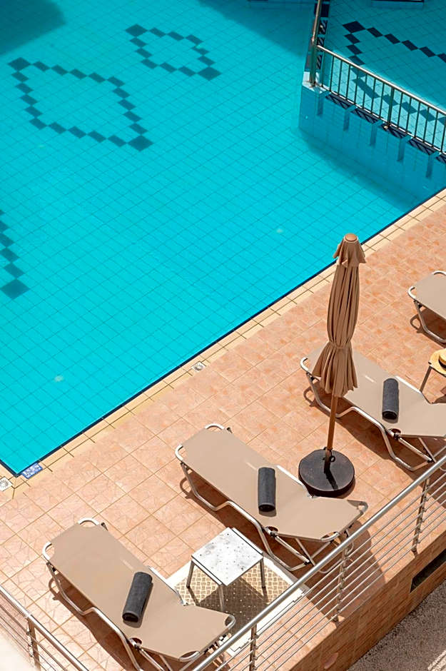 Thelèsi Apartments, 100m from the beach