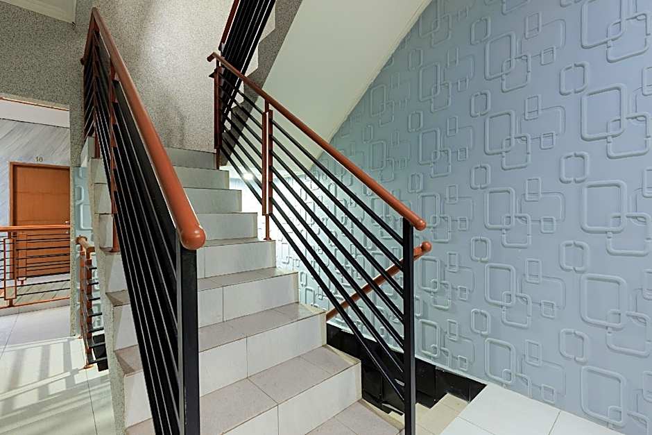 Urbanview Syariah Hotel Tiga ER near Karawang Central Plaza