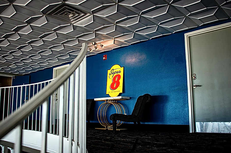 Super 8 by Wyndham Biloxi