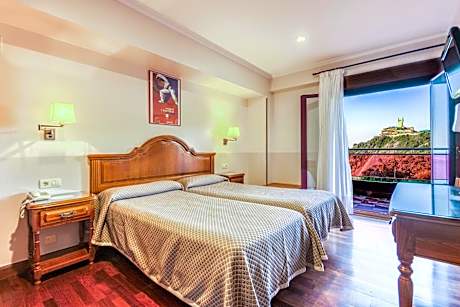 Double or Twin Room with Sea View