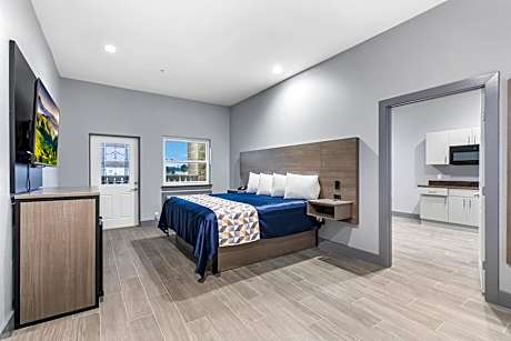 King Kitchenette Suite with Private Balcony