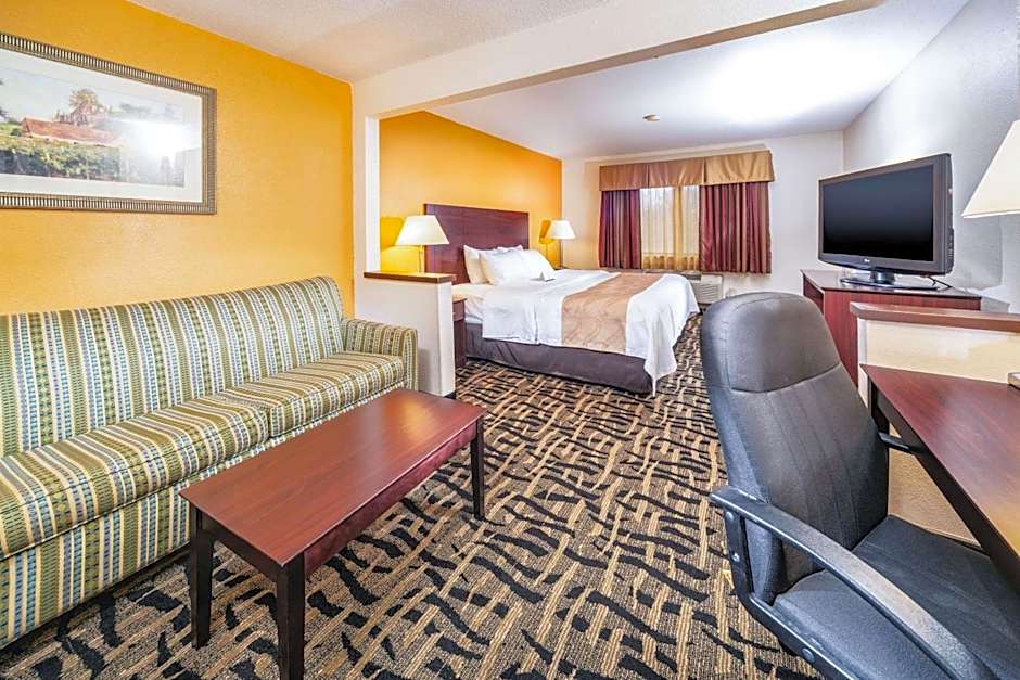 Quality Inn & Suites Danville East