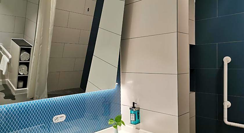 Holiday Inn Express Shanghai Kangqiao By IHG