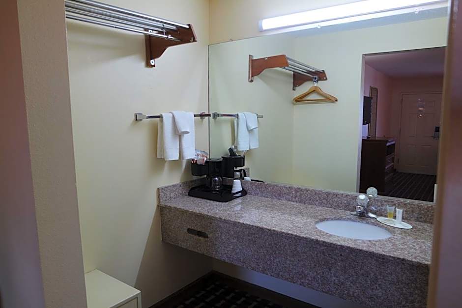 Howard Johnson by Wyndham Perry GA