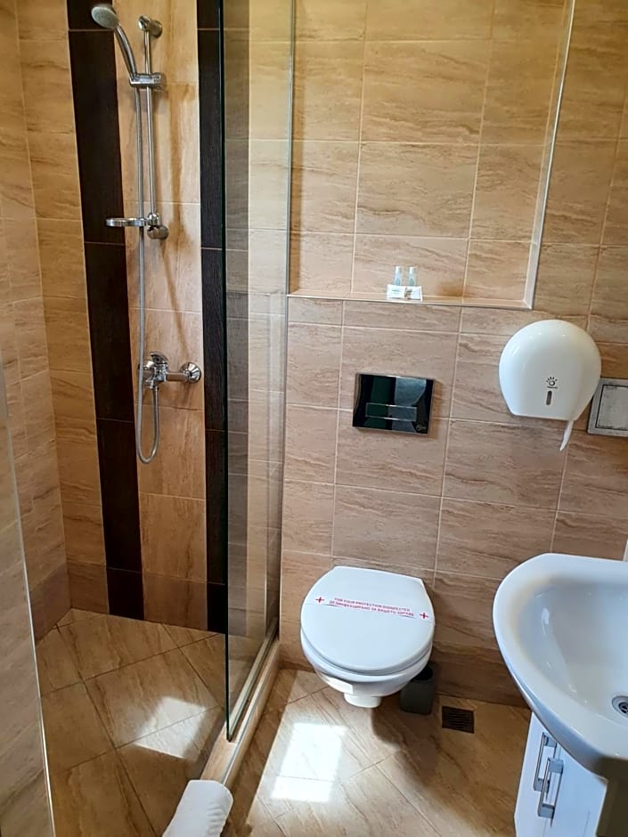 Family Hotel Novel City