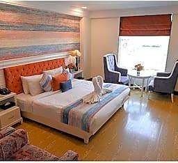 Hotel Gargee Grand