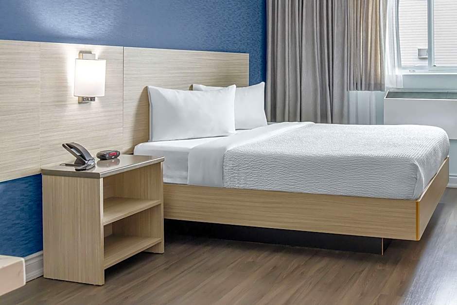 Motel 6 Niagara Falls, ON Near the Falls