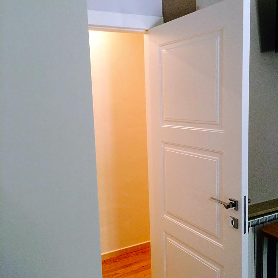 Smart-House Rent-Rooms FREE PARKING