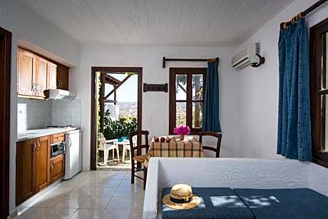 Apartment with Garden View & Bathtub