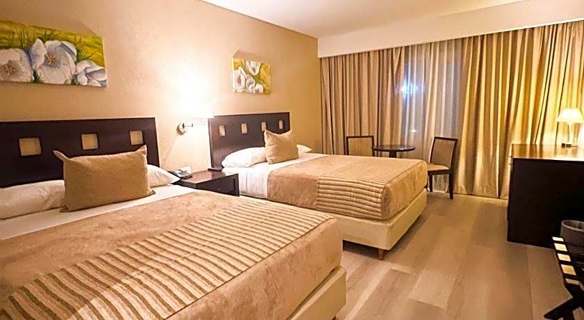 Howard Johnson Funes