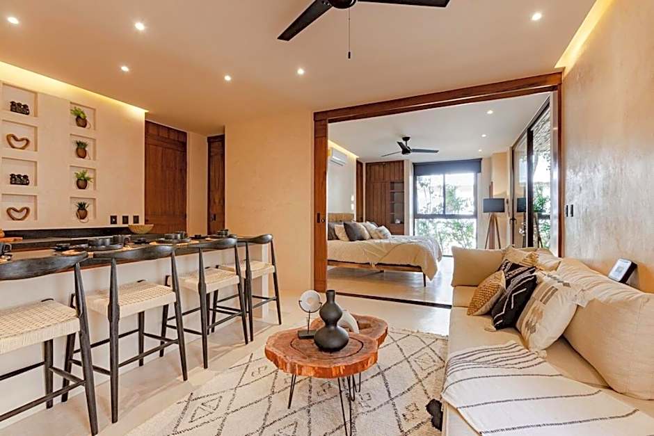 Luxe Jungle Apt 10min To Beach Hot Tub King