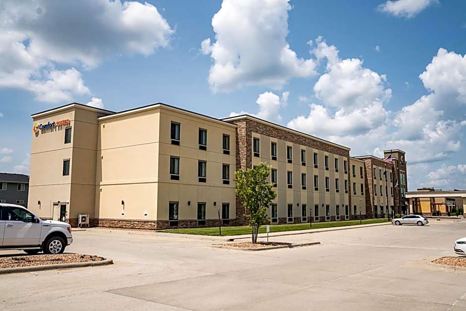 Comfort Suites University