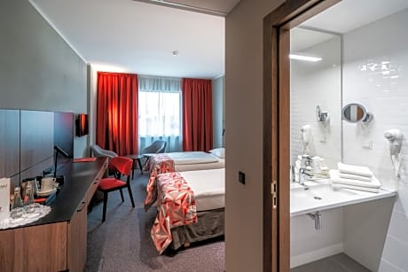 Standard PLUS for single use- Twin bed (city view)