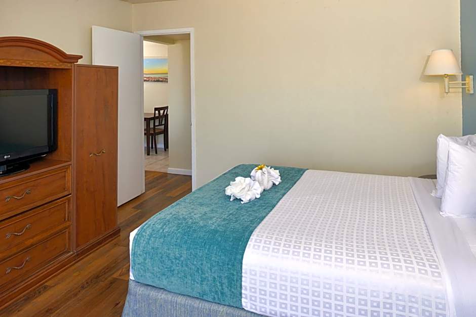 Edgewater Inn and Suites