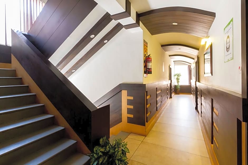 FabHotel Sholas Residency I - Nr. Rose Garden