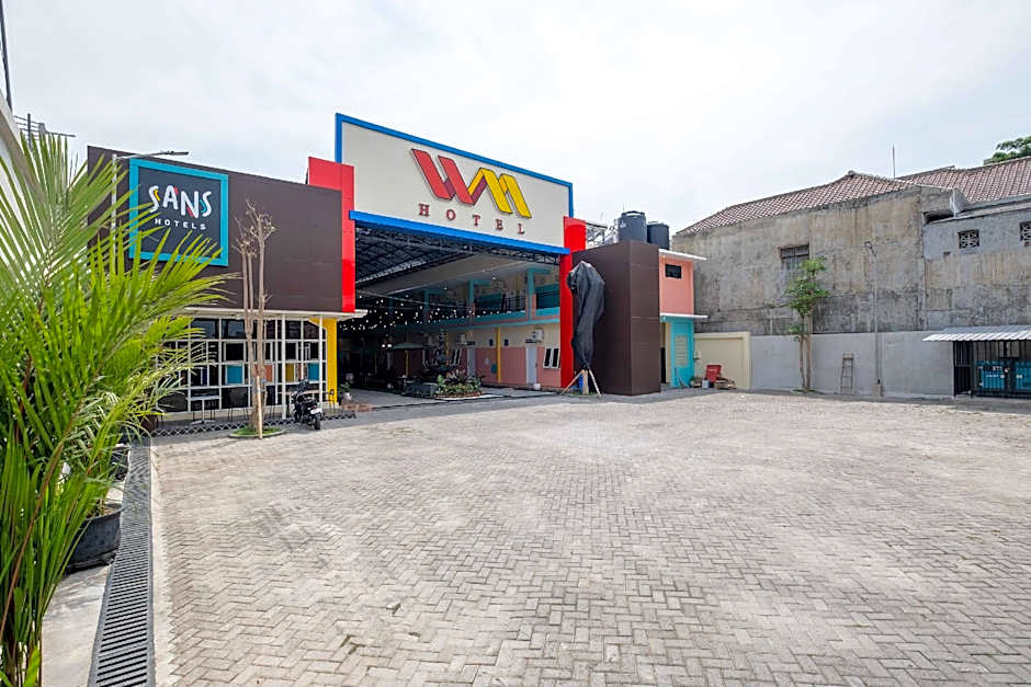 Sans WM Hotel Blitar