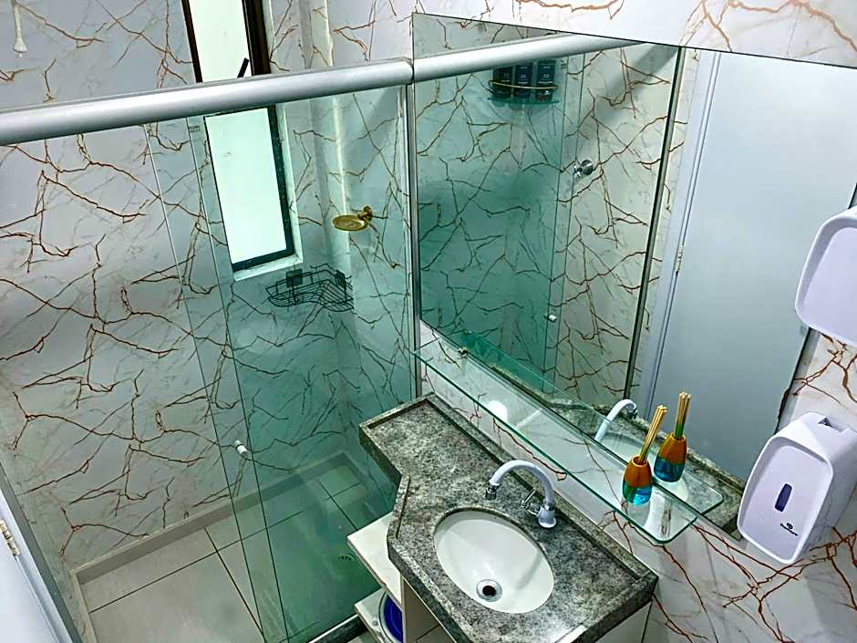 FLAT Boa Viagem - 50m da Praia - Garagem GRÁTIS - 24H CHECK IN - SEM AR CONDICIONADO