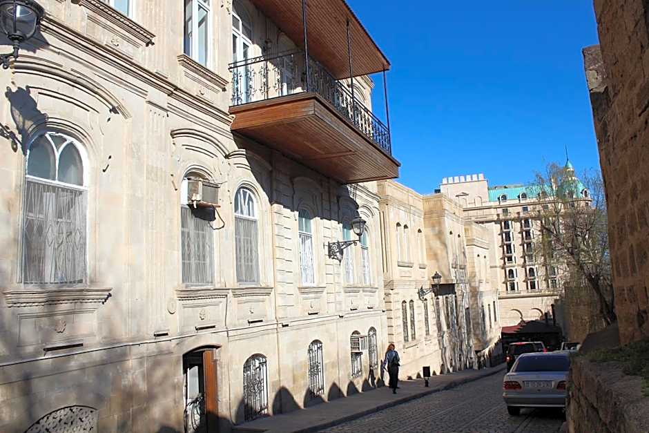 Premier Old Gates Hotel