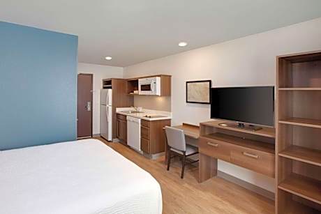 Standard Queen Room - Non-Smoking