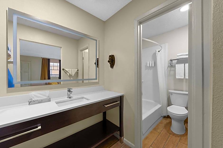 Super 8 by Wyndham New Orleans