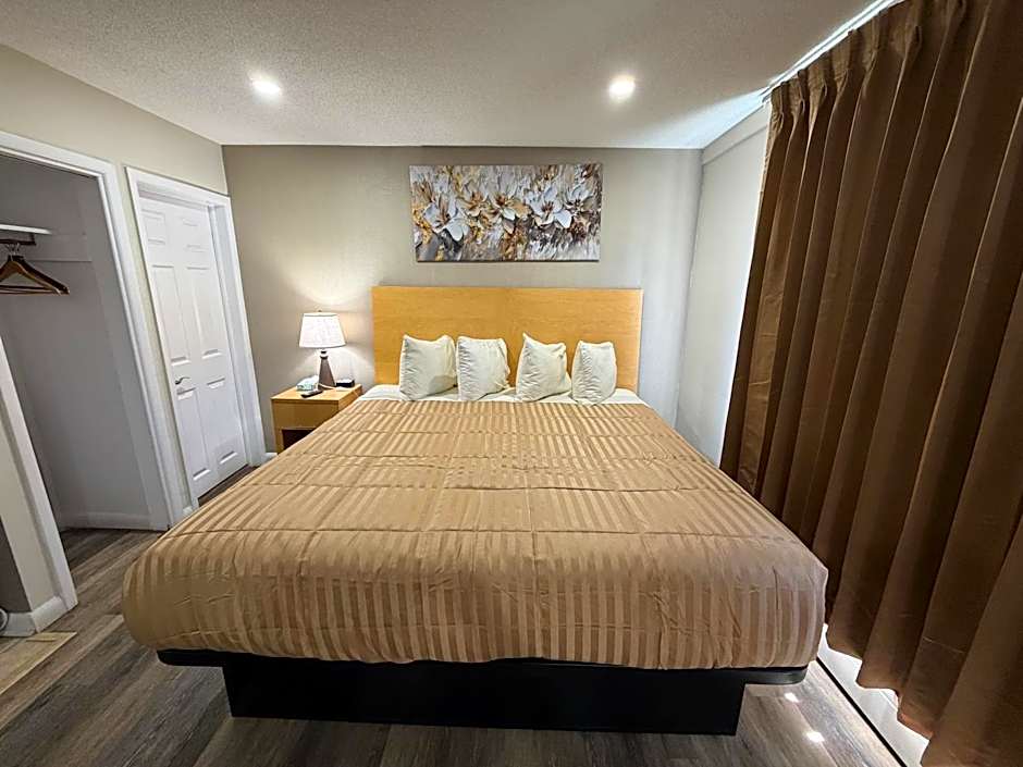 Perth Plaza Inn & Suites
