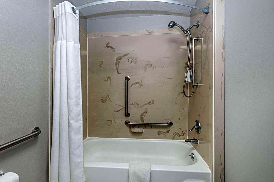 Days Inn by Wyndham Greenville MS