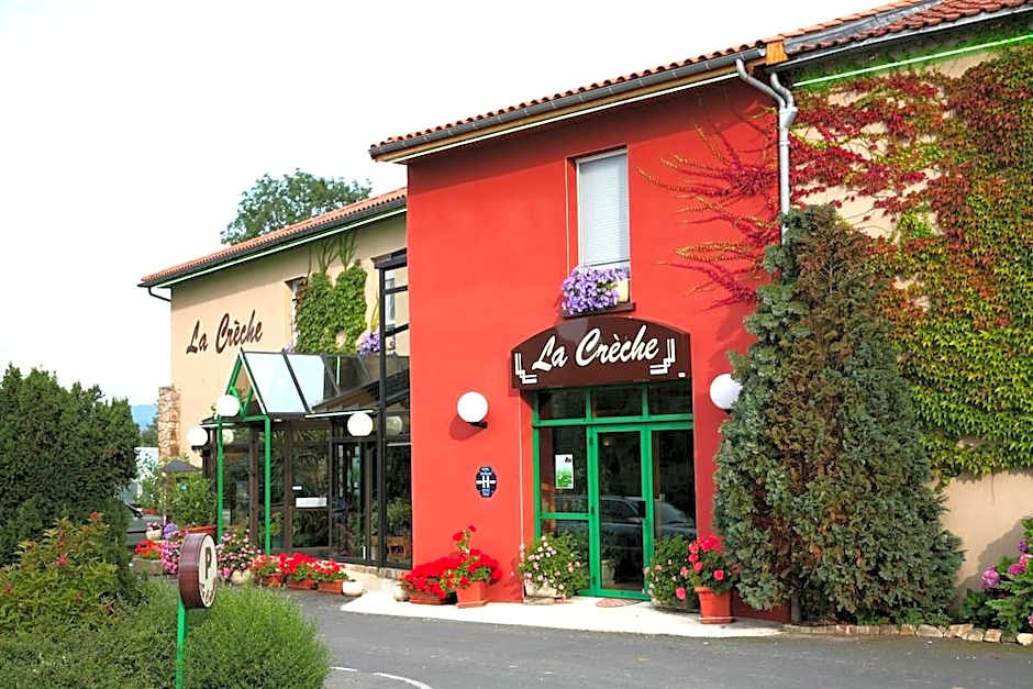Hotel Restaurant La Creche et sa piscine interieure - Logis Hotels